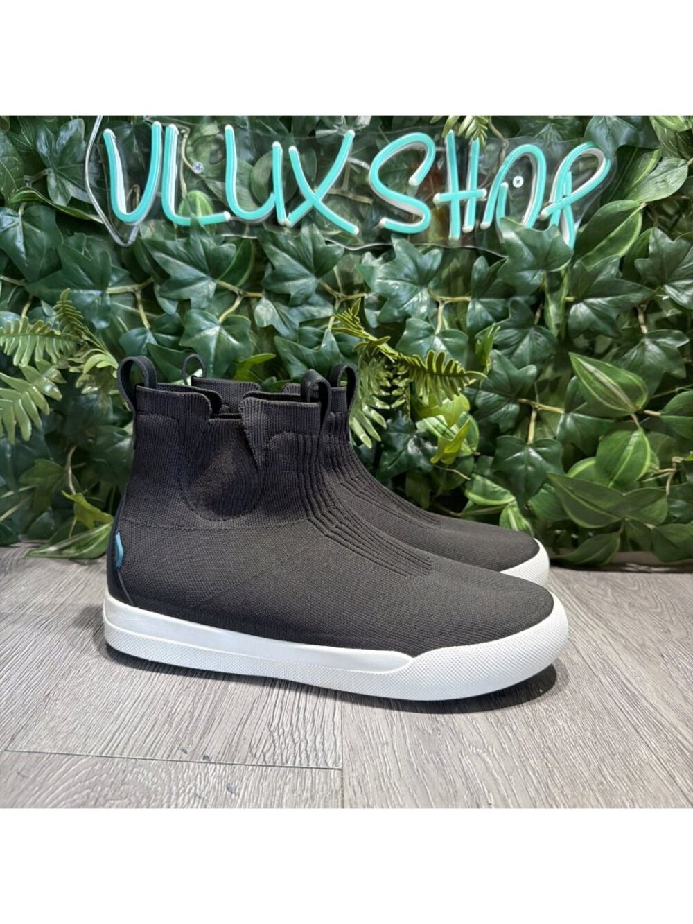 Vessi Women's Classic Weekend Chelsea Black Waterproof Sneaker Boots Size 9